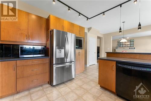 2 Knotwood Court, Ottawa, ON - Indoor Photo Showing Kitchen