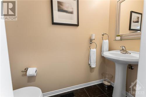 2 Knotwood Court, Ottawa, ON - Indoor Photo Showing Bathroom