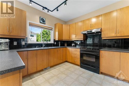 2 Knotwood Court, Ottawa, ON - Indoor Photo Showing Kitchen With Double Sink