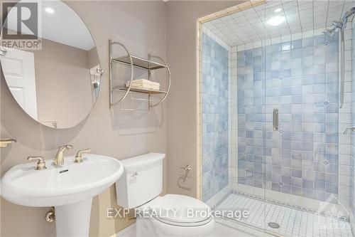 72 Delong Drive, Ottawa, ON - Indoor Photo Showing Bathroom