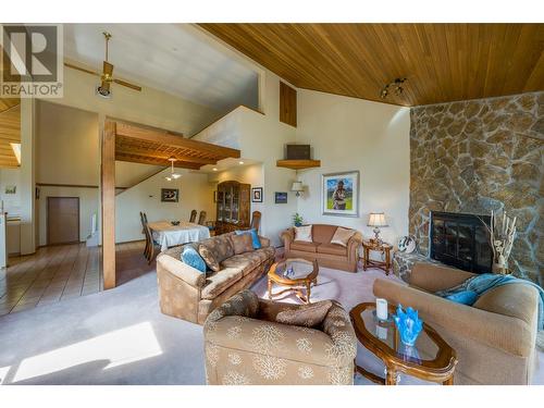 1614 Scott Crescent, West Kelowna, BC - Indoor Photo Showing Living Room With Fireplace