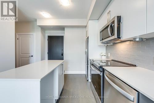 2005 - 3220 William Coltson Avenue, Oakville, ON - Indoor Photo Showing Kitchen With Upgraded Kitchen