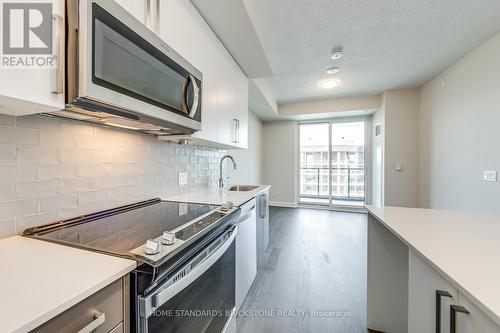 2005 - 3220 William Coltson Avenue, Oakville, ON - Indoor Photo Showing Kitchen With Upgraded Kitchen