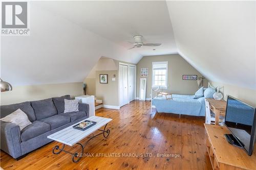 18665 County Road 19 Road, South Glengarry, ON - Indoor Photo Showing Living Room