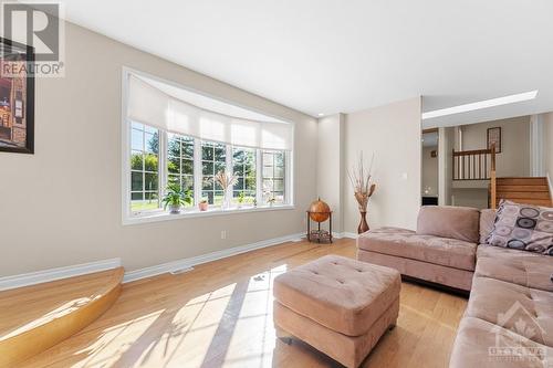 400 Limoges Road, Limoges, ON - Indoor Photo Showing Living Room