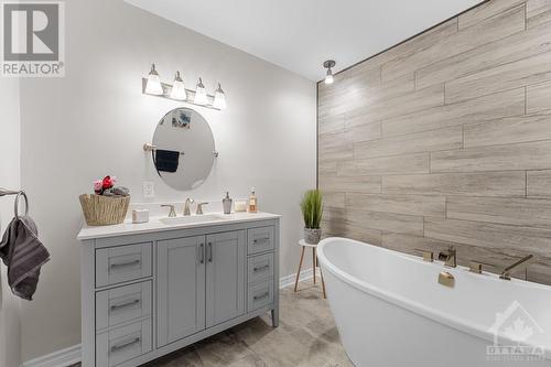 400 Limoges Road, Limoges, ON - Indoor Photo Showing Bathroom