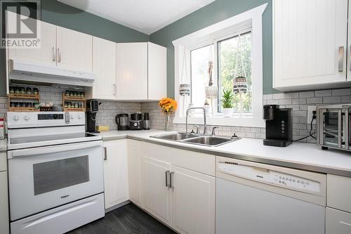 120 East Champagne Dr, Sault Ste. Marie, ON - Indoor Photo Showing Kitchen With Double Sink