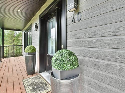 EntrÃ©e extÃ©rieure - 40 2E Rang, Morin-Heights, QC - Outdoor With Deck Patio Veranda With Exterior