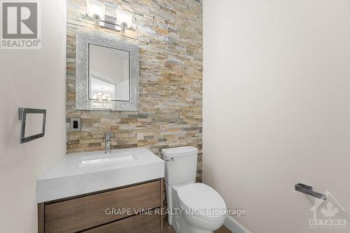 219 Carleton Avenue, Ottawa, ON - Indoor Photo Showing Bathroom