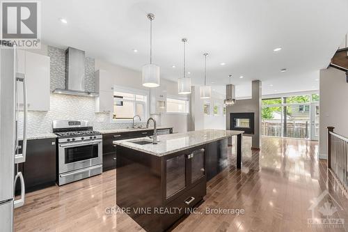 219 Carleton Avenue, Ottawa, ON - Indoor Photo Showing Kitchen With Upgraded Kitchen