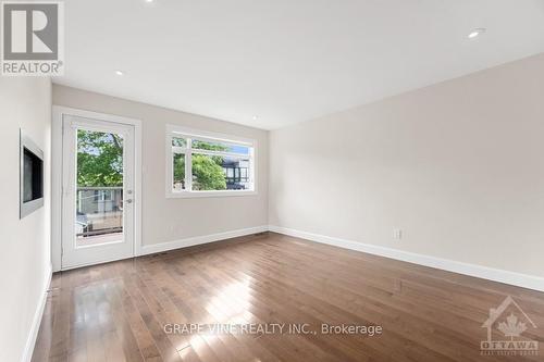 219 Carleton Avenue, Ottawa, ON - Indoor Photo Showing Other Room