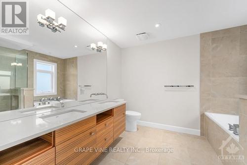 219 Carleton Avenue, Ottawa, ON - Indoor Photo Showing Bathroom