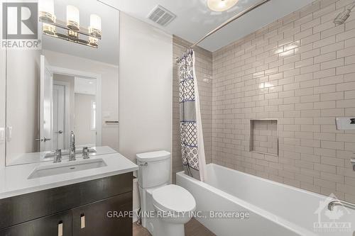 219 Carleton Avenue, Ottawa, ON - Indoor Photo Showing Bathroom