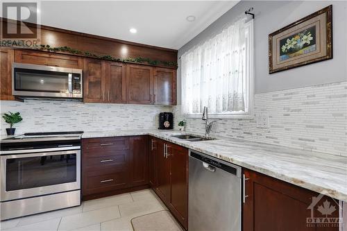 906 Cahil Drive W, Ottawa, ON - Indoor Photo Showing Kitchen With Double Sink With Upgraded Kitchen