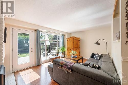 South Facing Family Room - 31 Reaney Court, Kanata, ON - Indoor Photo Showing Living Room