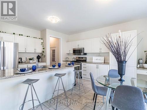 83 Pavlova Crescent, Richmond Hill, ON - Indoor Photo Showing Kitchen