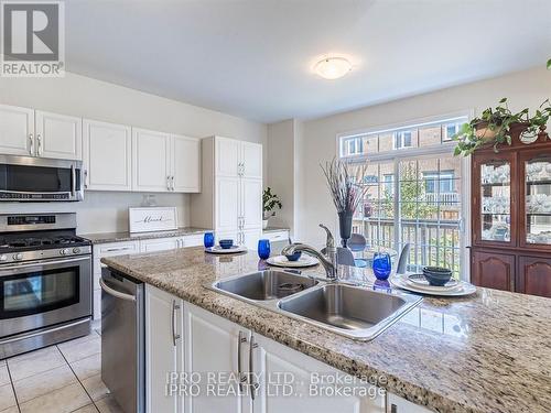 83 Pavlova Crescent, Richmond Hill, ON - Indoor Photo Showing Kitchen With Double Sink