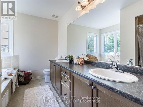 83 Pavlova Crescent, Richmond Hill, ON - Indoor Photo Showing Bathroom