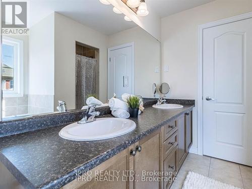 83 Pavlova Crescent, Richmond Hill, ON - Indoor Photo Showing Bathroom