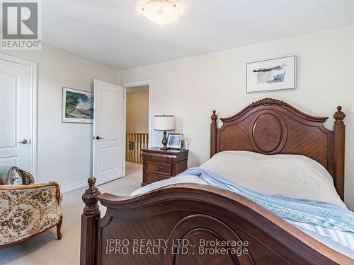 83 Pavlova Crescent, Richmond Hill, ON - Indoor Photo Showing Bedroom