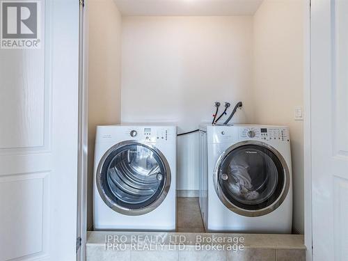 83 Pavlova Crescent, Richmond Hill, ON - Indoor Photo Showing Laundry Room