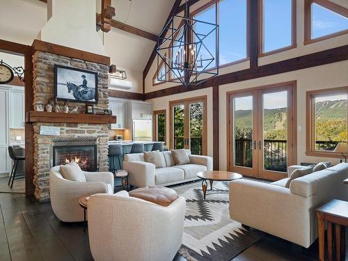 Salon - 129 Ch. Des Ancêtres, Mont-Tremblant, QC - Indoor Photo Showing Living Room With Fireplace