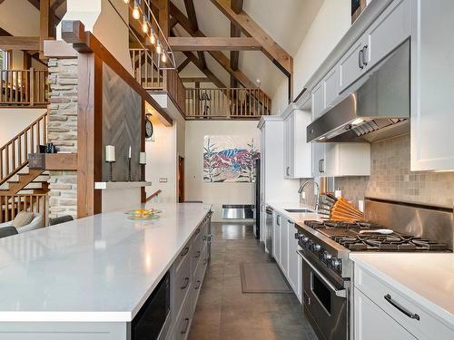 Cuisine - 129 Ch. Des Ancêtres, Mont-Tremblant, QC - Indoor Photo Showing Kitchen With Upgraded Kitchen