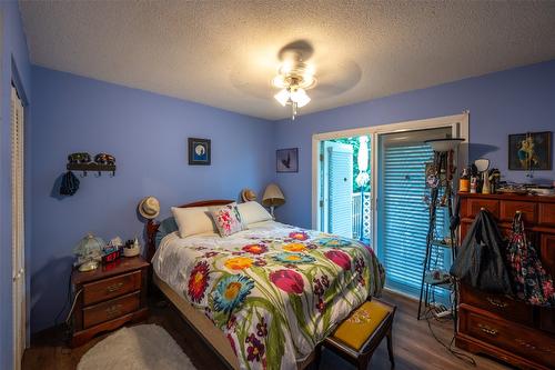 902 Maccleave Avenue, Penticton, BC - Indoor Photo Showing Bedroom