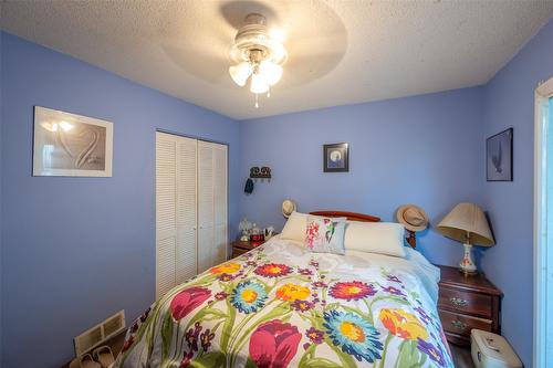 902 Maccleave Avenue, Penticton, BC - Indoor Photo Showing Bedroom