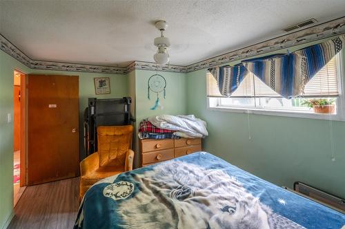 902 Maccleave Avenue, Penticton, BC - Indoor Photo Showing Bedroom