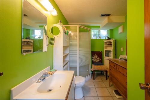 902 Maccleave Avenue, Penticton, BC - Indoor Photo Showing Bathroom