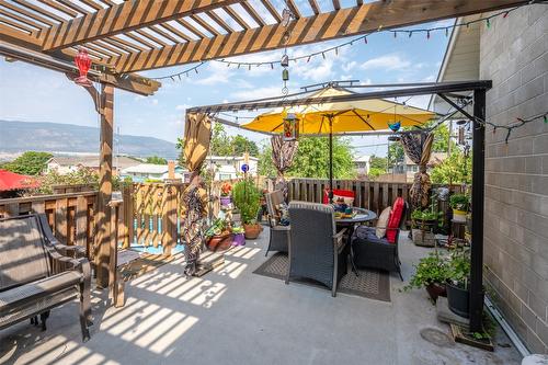 902 Maccleave Avenue, Penticton, BC - Outdoor With Deck Patio Veranda With Exterior