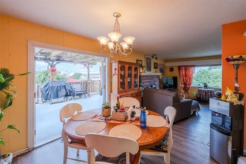 902 Maccleave Avenue, Penticton, BC - Indoor Photo Showing Dining Room