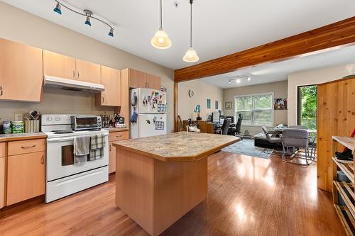 201-857 Fairview Road, Penticton, BC - Indoor Photo Showing Kitchen