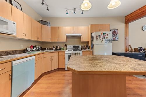 201-857 Fairview Road, Penticton, BC - Indoor Photo Showing Kitchen With Double Sink