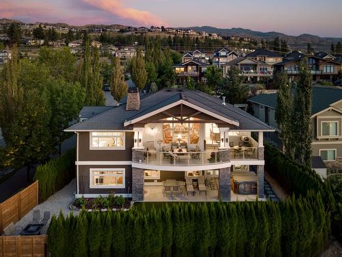 698 Devonian Avenue, Kelowna, BC - Outdoor With Facade