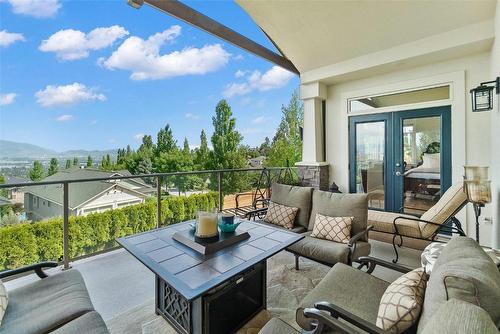 698 Devonian Avenue, Kelowna, BC - Outdoor With Deck Patio Veranda With Exterior