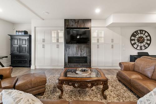 698 Devonian Avenue, Kelowna, BC - Indoor Photo Showing Living Room With Fireplace