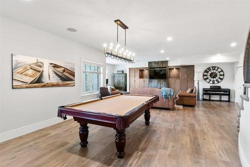 698 Devonian Avenue, Kelowna, BC - Indoor Photo Showing Bedroom