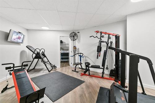 698 Devonian Avenue, Kelowna, BC - Indoor Photo Showing Gym Room