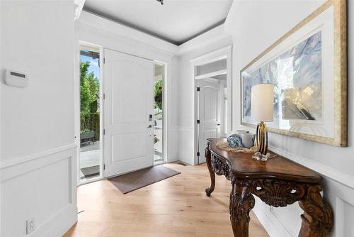 698 Devonian Avenue, Kelowna, BC - Indoor Photo Showing Dining Room