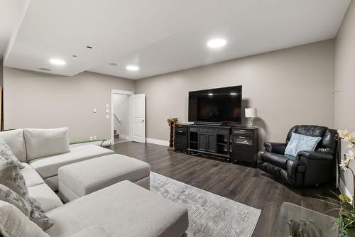 698 Devonian Avenue, Kelowna, BC - Indoor