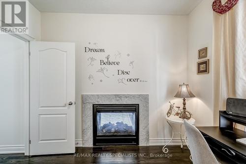 281 Blue Dasher Boulevard, Bradford West Gwillimbury, ON - Indoor Photo Showing Living Room With Fireplace