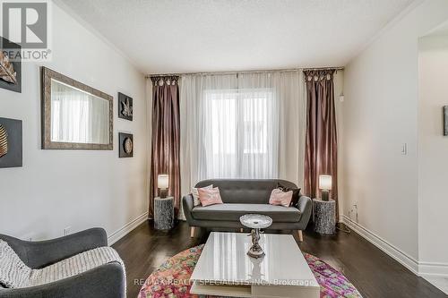 281 Blue Dasher Boulevard, Bradford West Gwillimbury, ON - Indoor Photo Showing Living Room