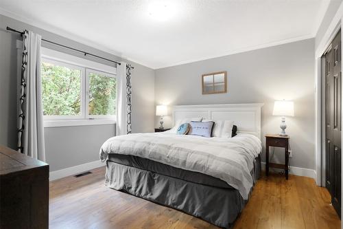 810 Patterson Avenue, Kelowna, BC - Indoor Photo Showing Bedroom