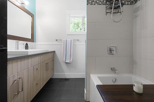 810 Patterson Avenue, Kelowna, BC - Indoor Photo Showing Bathroom