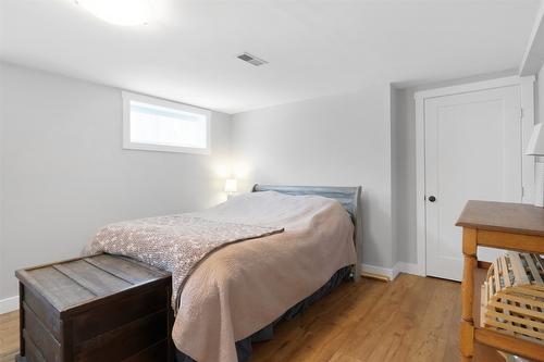 810 Patterson Avenue, Kelowna, BC - Indoor Photo Showing Bedroom