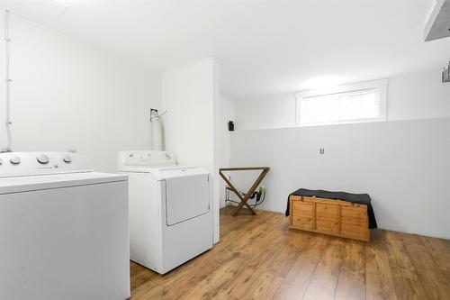 810 Patterson Avenue, Kelowna, BC - Indoor Photo Showing Laundry Room