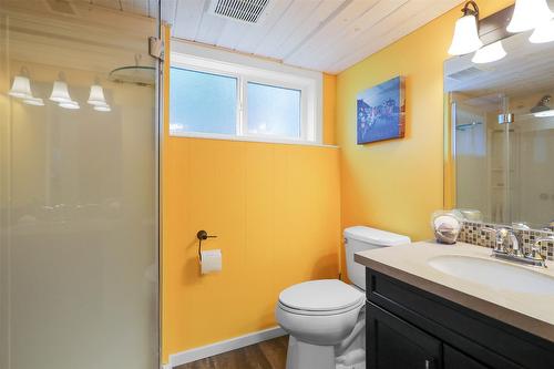 810 Patterson Avenue, Kelowna, BC - Indoor Photo Showing Bathroom