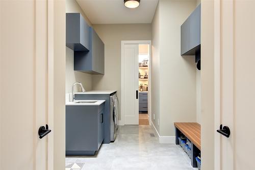 731 Carnoustie Drive, Kelowna, BC - Indoor Photo Showing Laundry Room